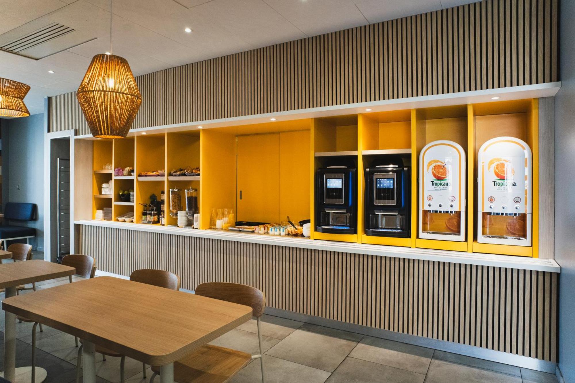 Hotel Kyriad Eco - Ferrand Estaing
