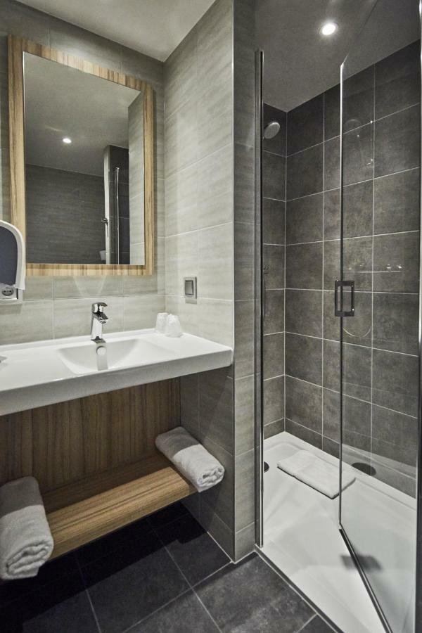 Hotel Kyriad Eco - Ferrand Estaing